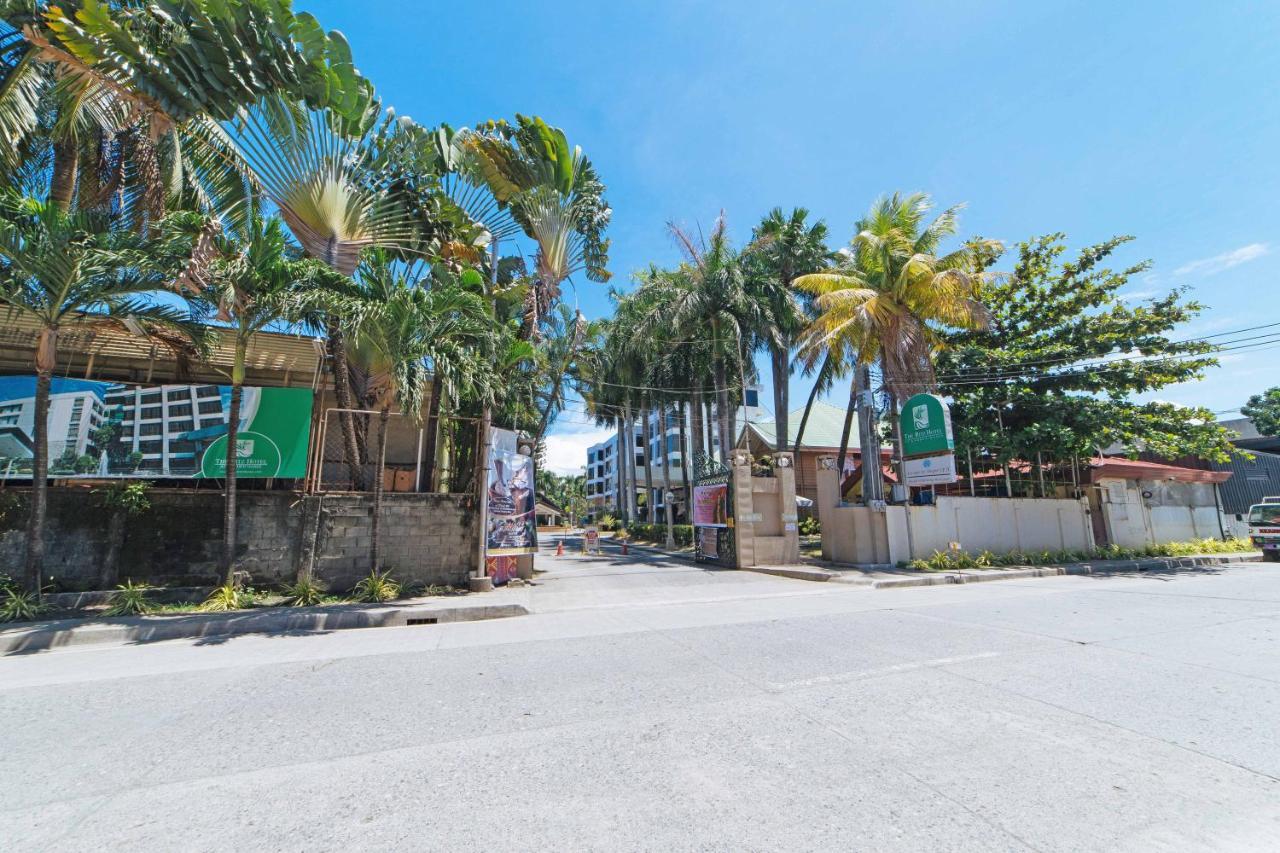 Reddoorz Premium @ The Ritz Garden Oases Hotel Davao Exterior photo