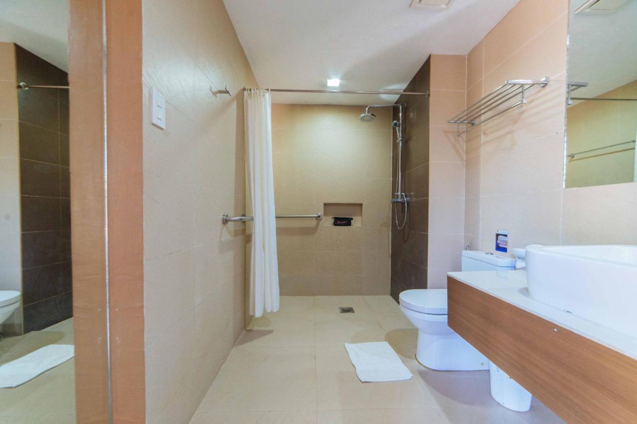 Reddoorz Premium @ The Ritz Garden Oases Hotel Davao Exterior photo