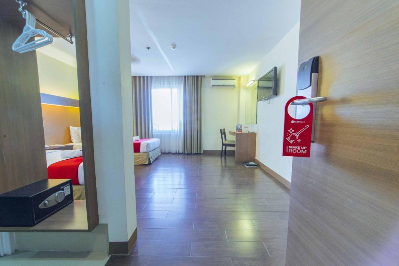 Reddoorz Premium @ The Ritz Garden Oases Hotel Davao Exterior photo