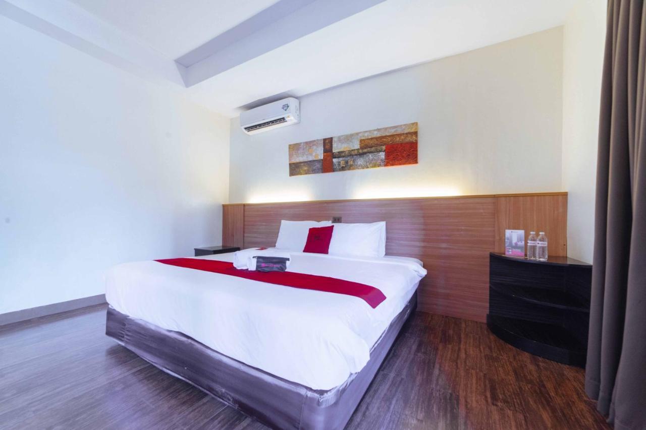 Reddoorz Premium @ The Ritz Garden Oases Hotel Davao Exterior photo